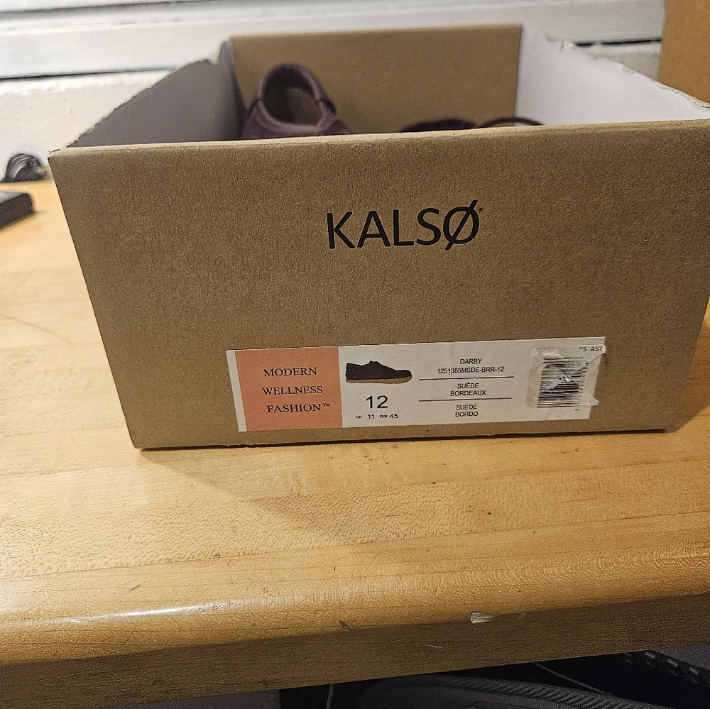 Kalso Earth Shoes Men's size 12 Darby Suede Negative Heel Burgundy Sneaker - New